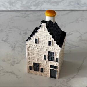 KLM #82 Blue Delft house by BOLS